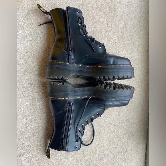 Size 8 black Dr. Martens Jadon platform boots - Picture 8 of 9